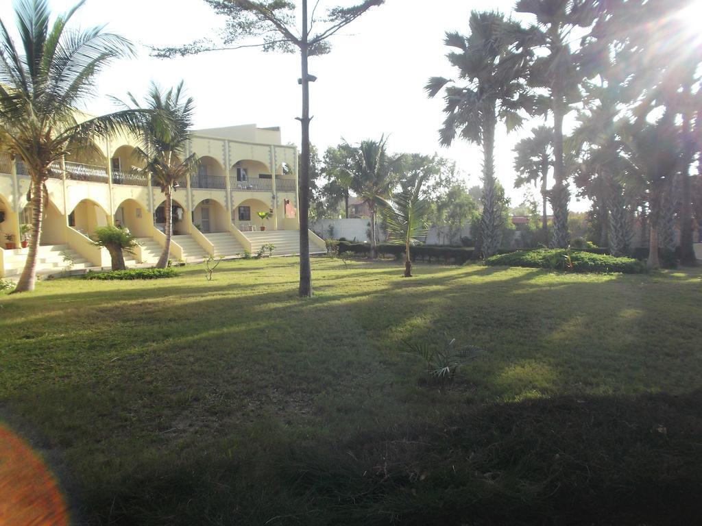 Golden Beach Hotel Serrekunda Exterior photo