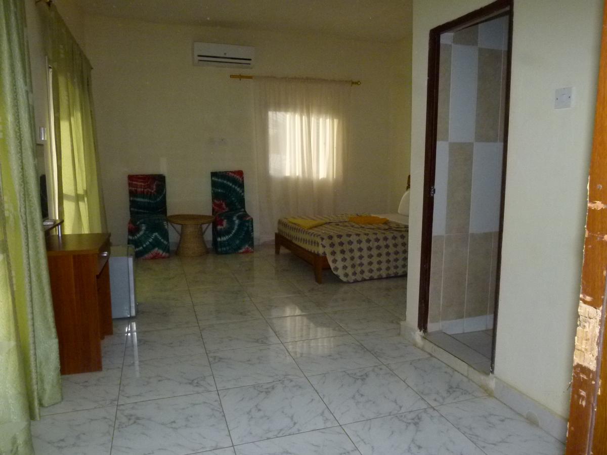 Golden Beach Hotel Serrekunda Room photo